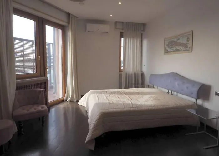 Con Terrazza E Sauna A Monteverde, Roma, Italia